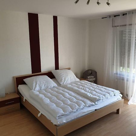 Ferienwohnung Schaefer- Arnold 로데스하임암라인 외부 사진